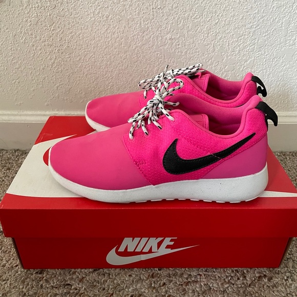Nike Roshe Runs Hot Pink - Picture 1 of 2